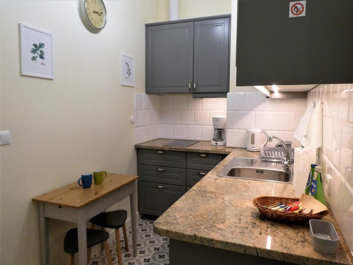 Apartamenty Metro Praga Varşovia Exterior foto