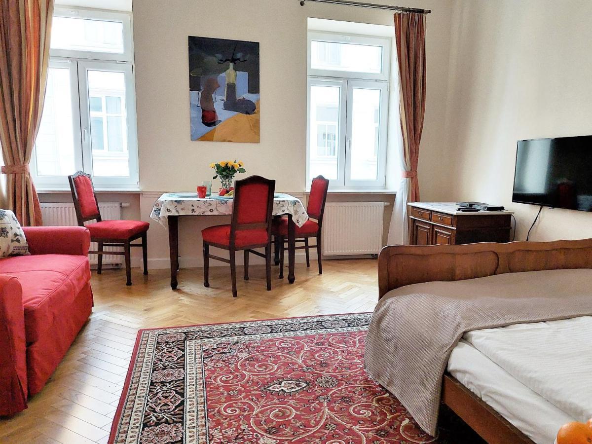 Apartamenty Metro Praga Varşovia Exterior foto