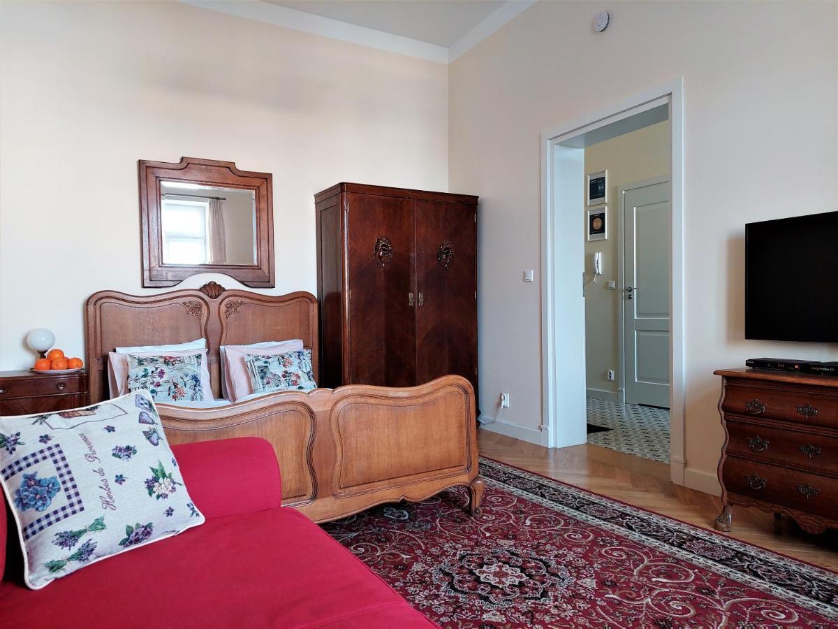 Apartamenty Metro Praga Varşovia Exterior foto